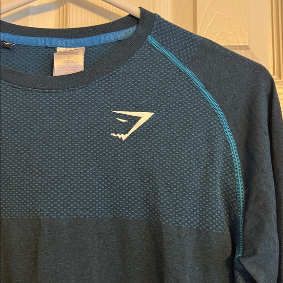 Men’s Gym Shark brand compression fit base layer. Size large. - Picture 2 of 4